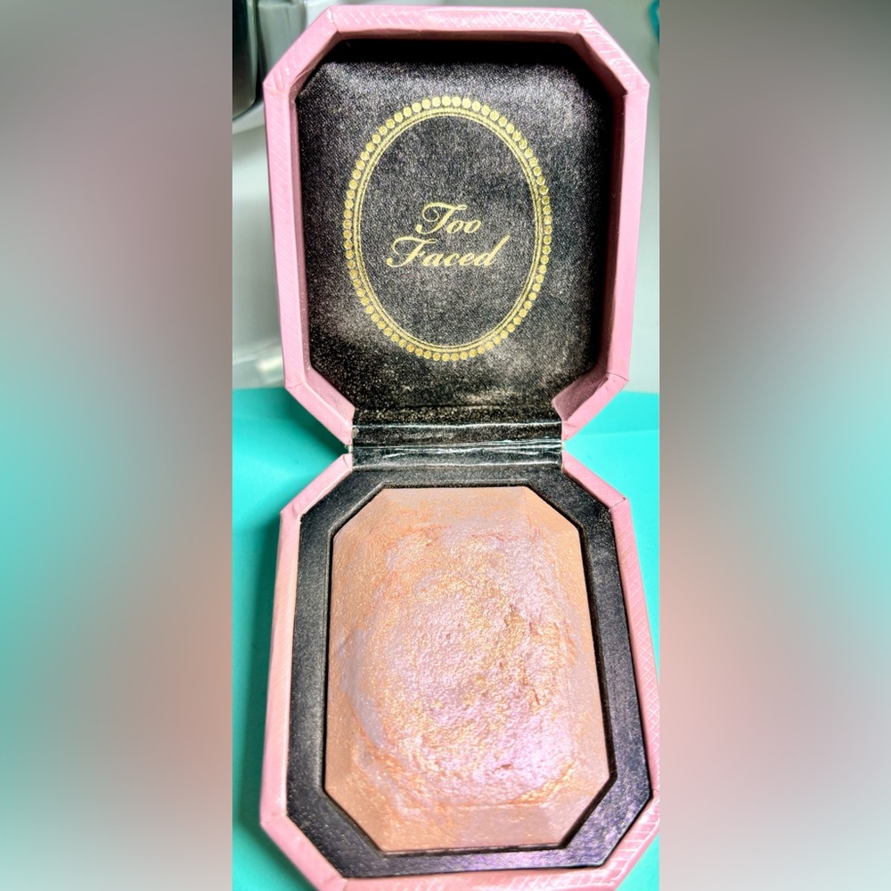 Too Faced Fancy Pink Highlighter